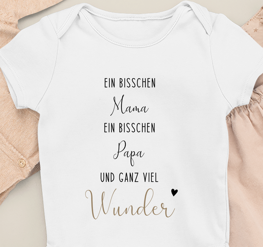 Ein bisschen Mama und Papa und ganz viel Wunder! - Bio-Babybody weiß