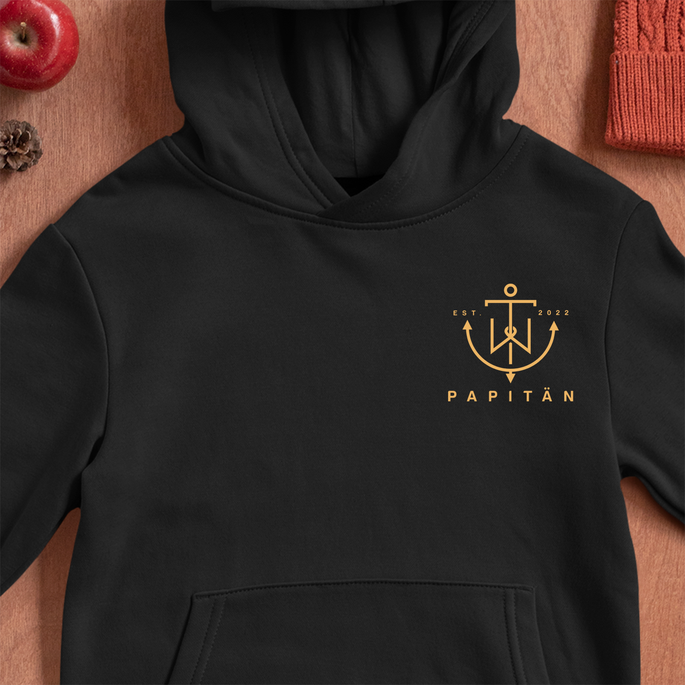 Papitän Chest Modern Line Hoodie - Datum personalisierbar