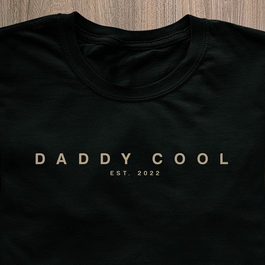 Daddy Cool Modern Edition T-Shirt - Datum personalisierbar