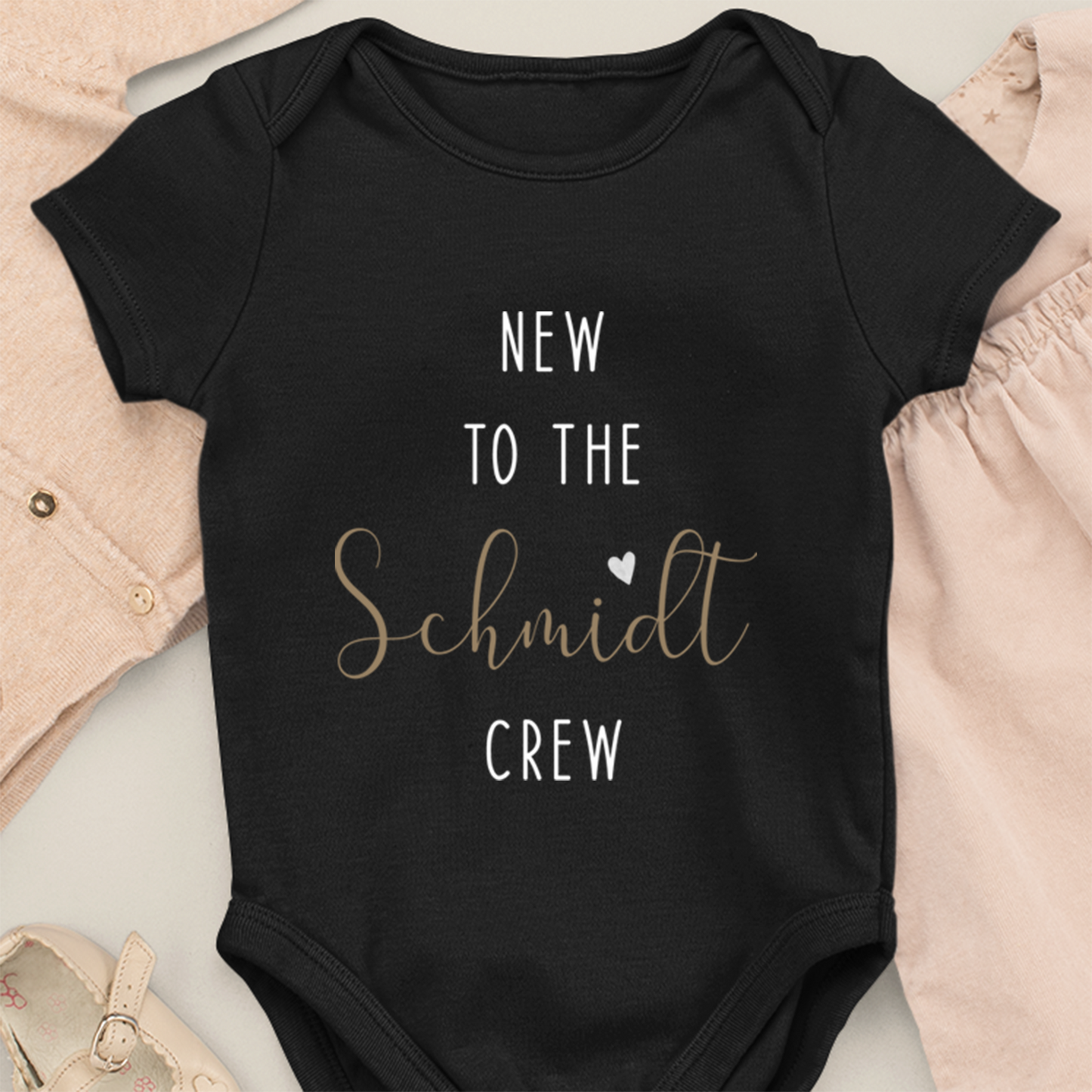 New to the "Familienname" Crew - Body per neonato organico bianco - Nome personalizzato